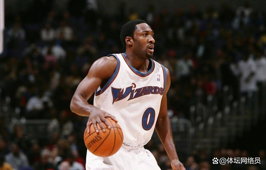 球员个人表现抢眼，赛场上演个人英雄主义