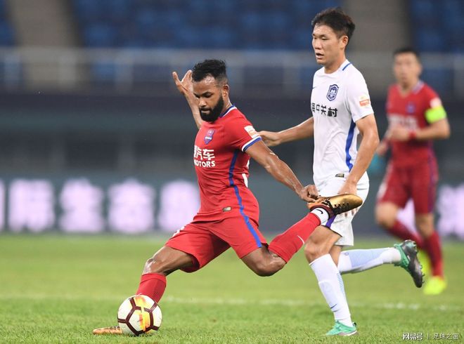 雷速足球直播平台-大连一方战平泰达，双方执着拼搏不甘示弱