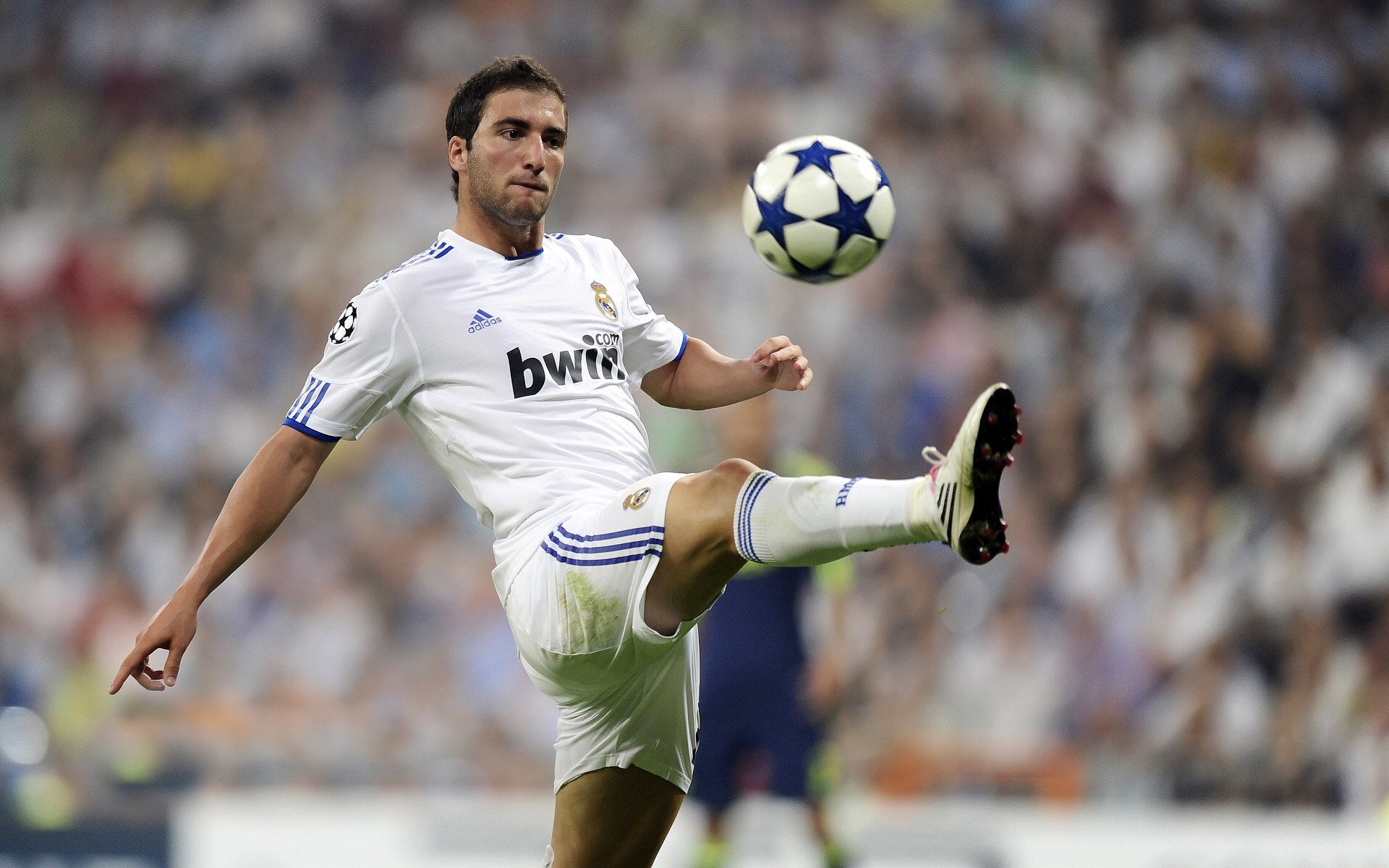 当英超争冠之夜遇见库里封神，不同赛场，同一种实力证明的叙事