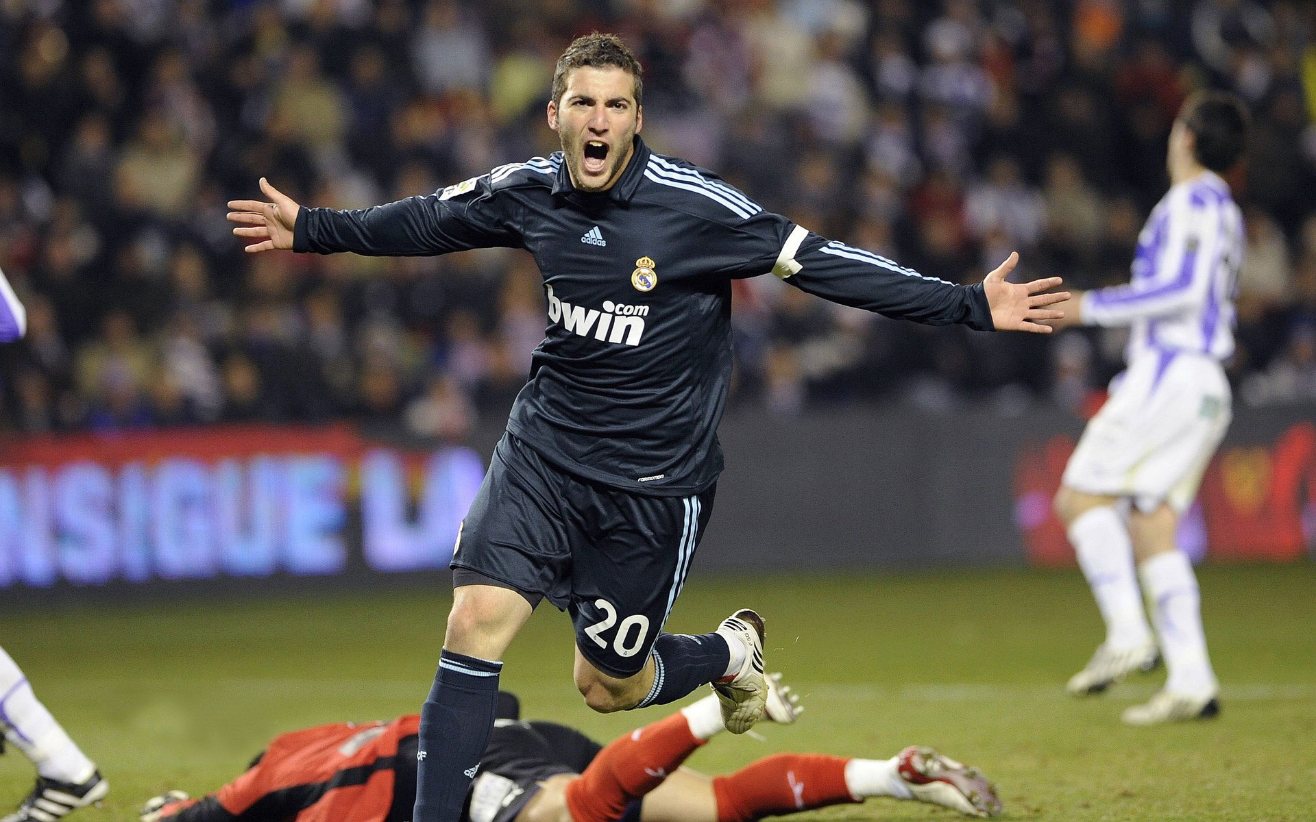 雷速网球直播-卡塔尔奇迹夜，恩佐一剑封喉，新王当立斩落巴萨王朝