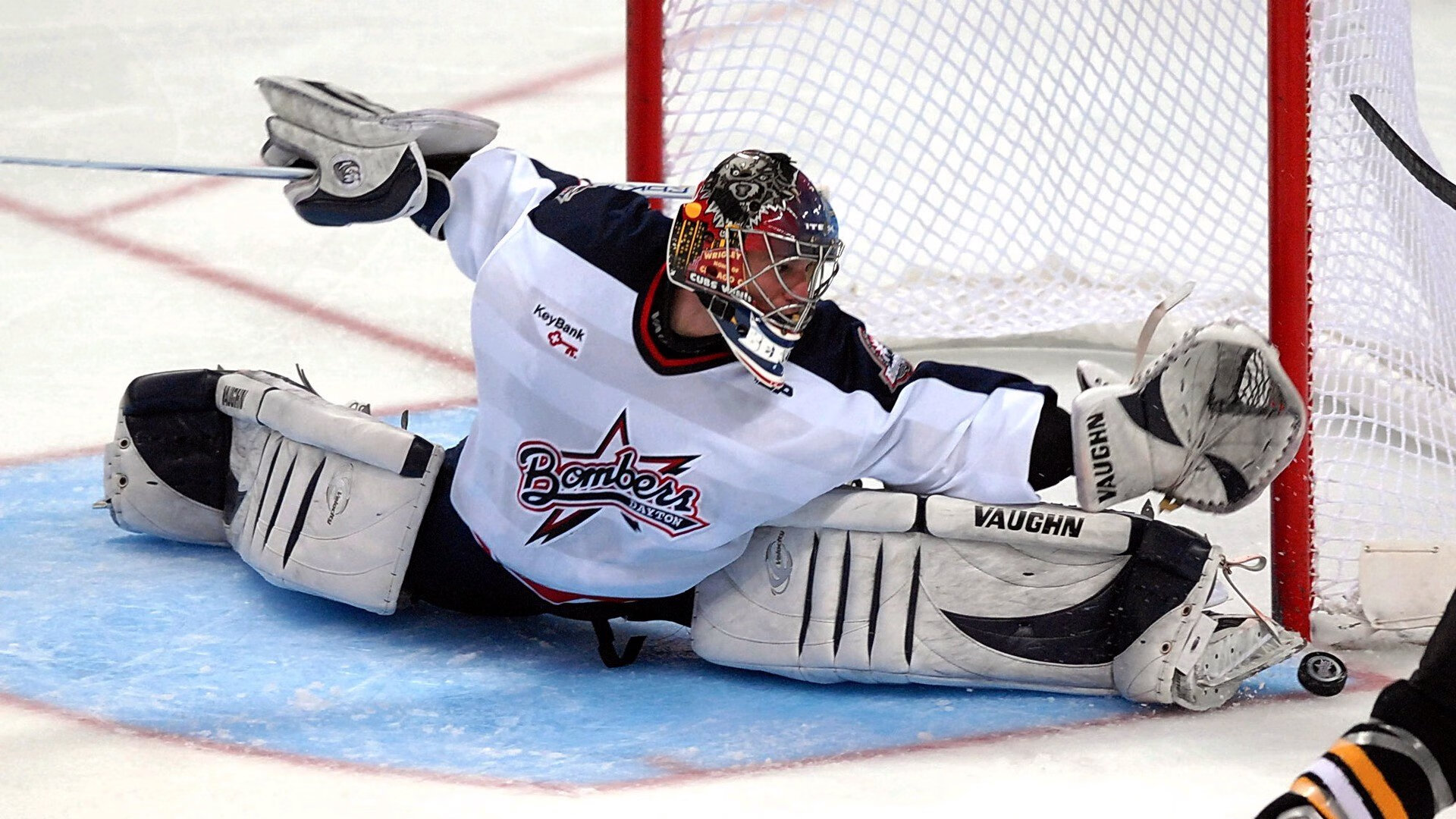 绝地反击，塞恩斯关键制胜，红牛车队上演惊天翻盘索伯之战