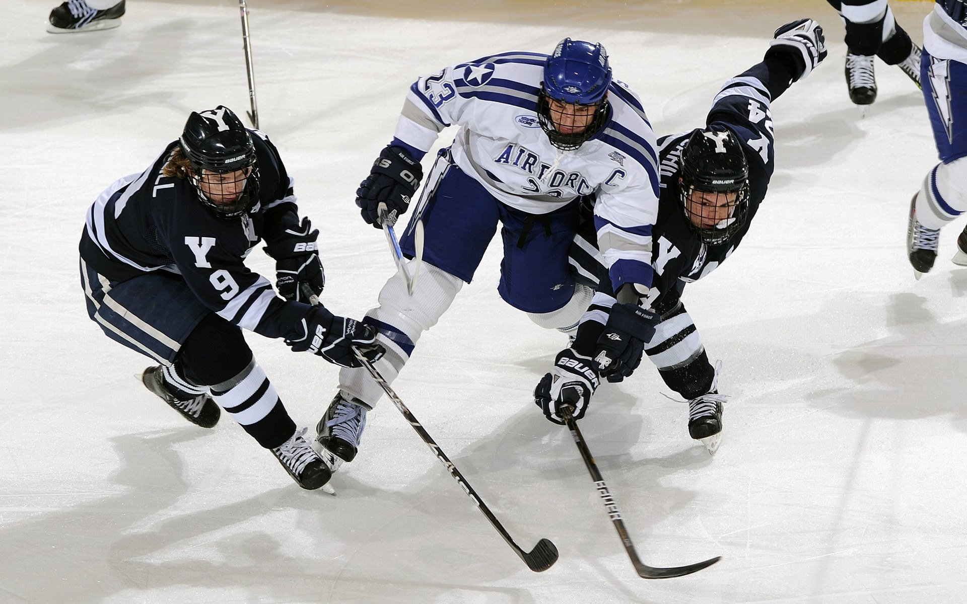 赛道上的逆袭，哈斯鏖战红牛二队，佩雷兹带队取胜
