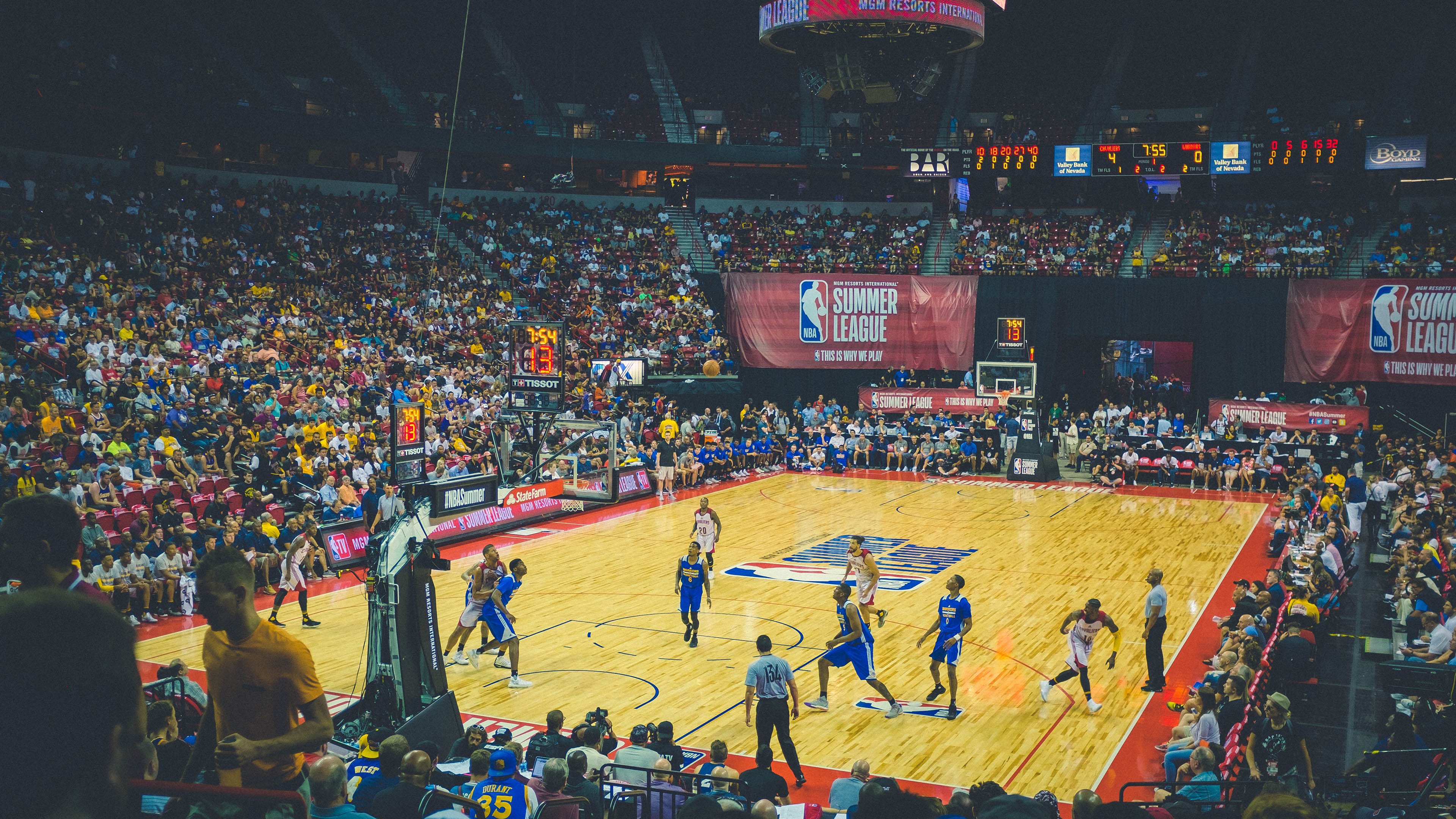 火箭完胜太阳，福克斯点燃赛场，一场定义赛季的胜利