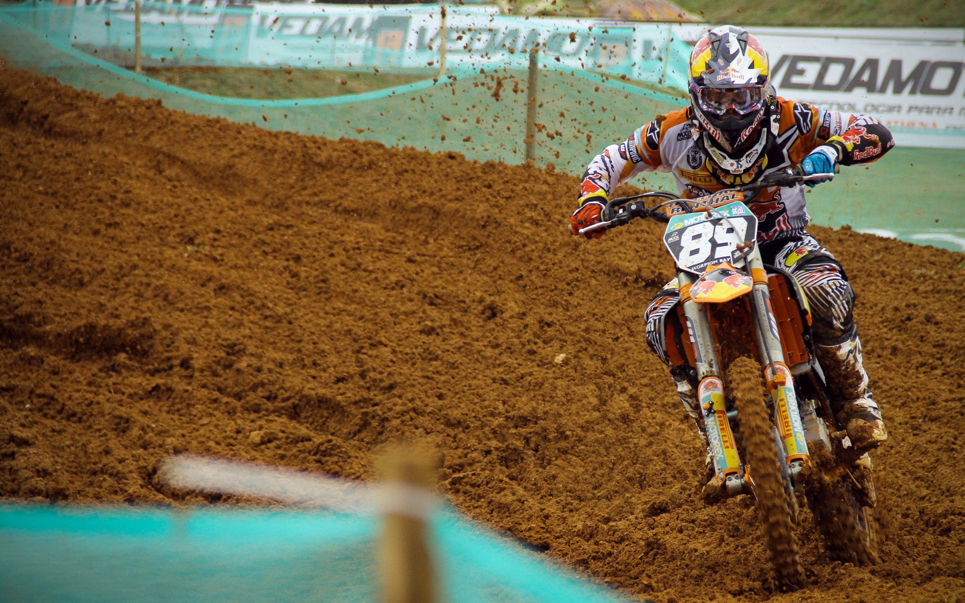 雷速体育比分直播-策略与勇气的胜利，哈斯车队轻取阿斯顿马丁，佩雷兹惊艳四座改写赛场格局